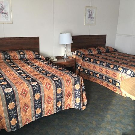 Innisfail Bluebird Motel מראה חיצוני תמונה