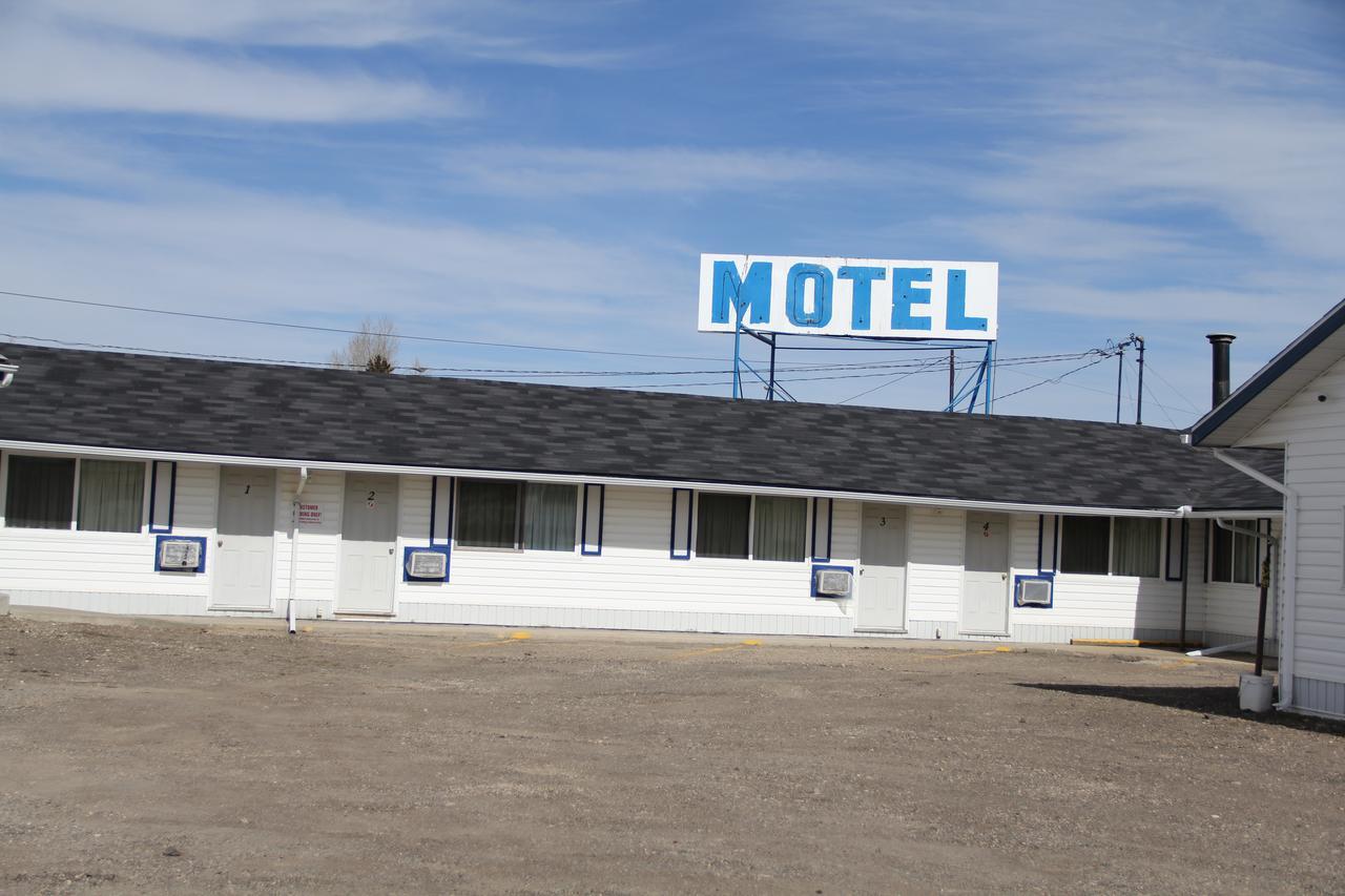 Innisfail Bluebird Motel מראה חיצוני תמונה