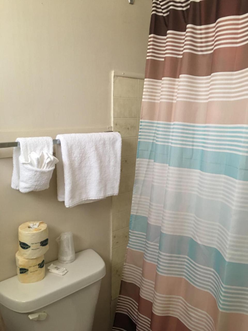Innisfail Bluebird Motel מראה חיצוני תמונה
