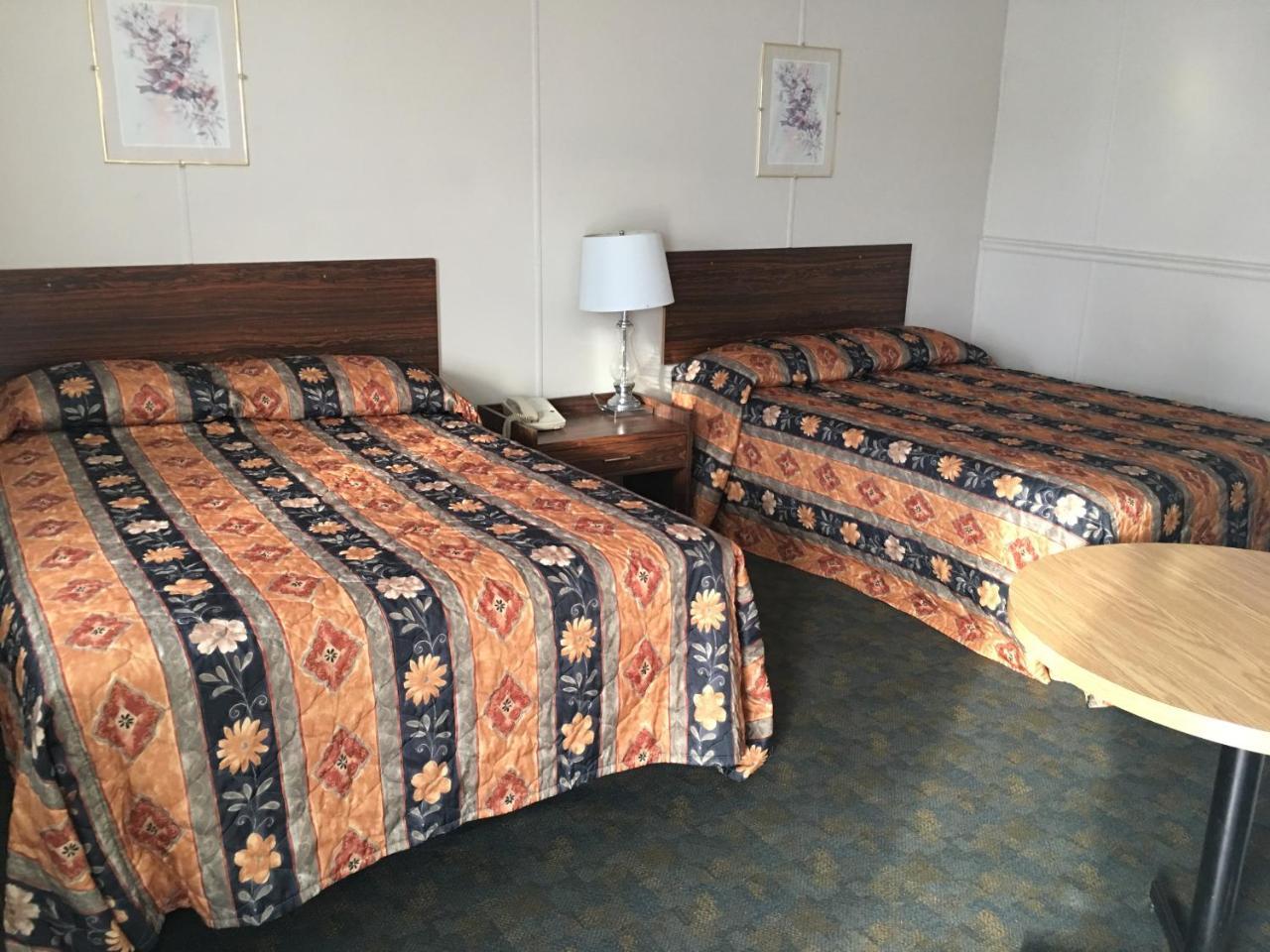 Innisfail Bluebird Motel מראה חיצוני תמונה