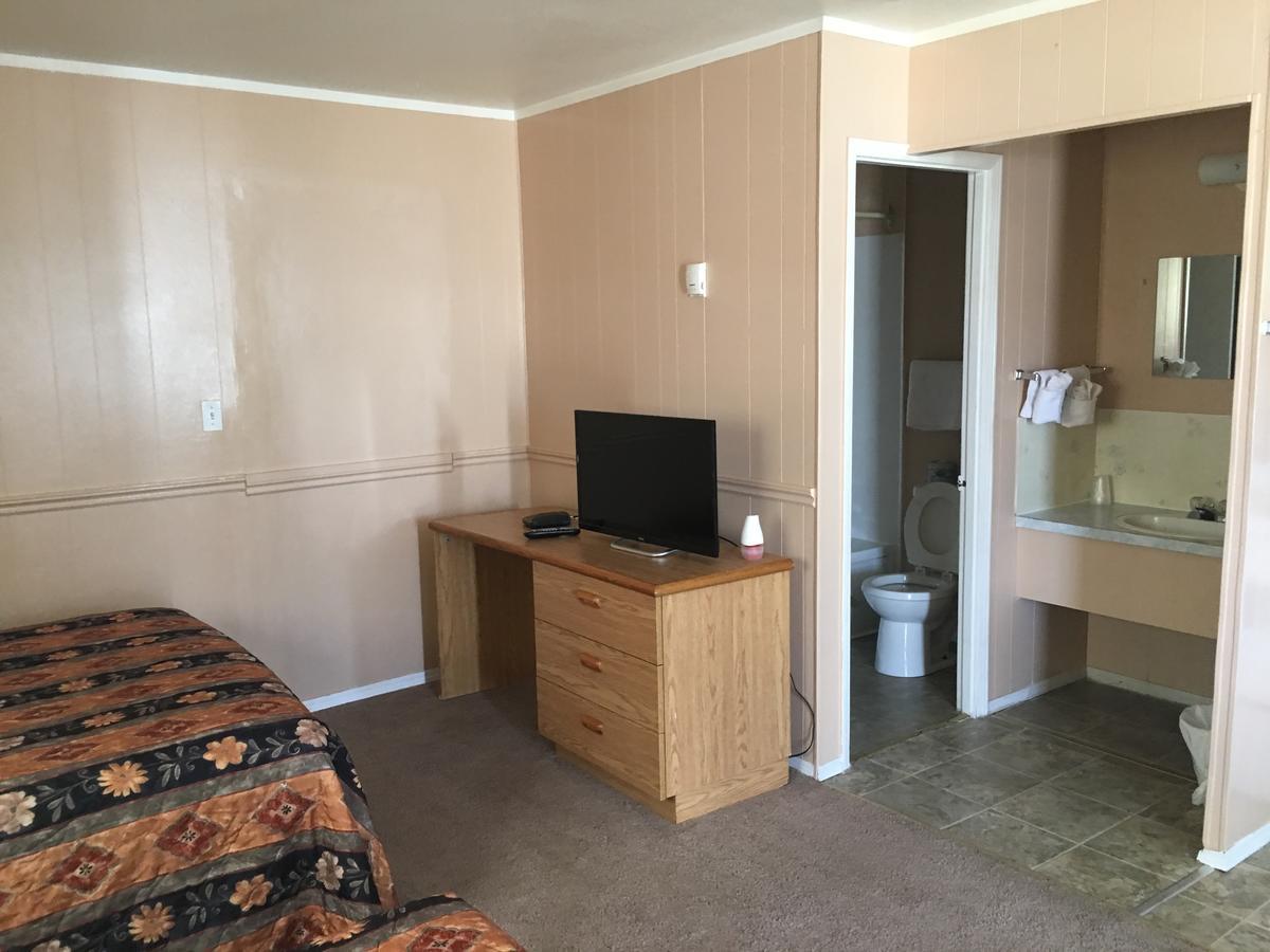 Innisfail Bluebird Motel מראה חיצוני תמונה