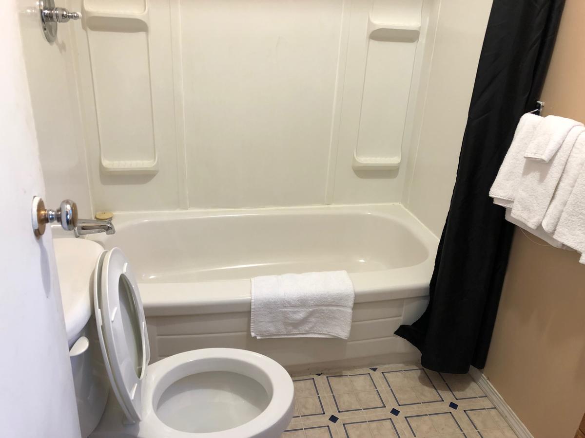 Innisfail Bluebird Motel מראה חיצוני תמונה