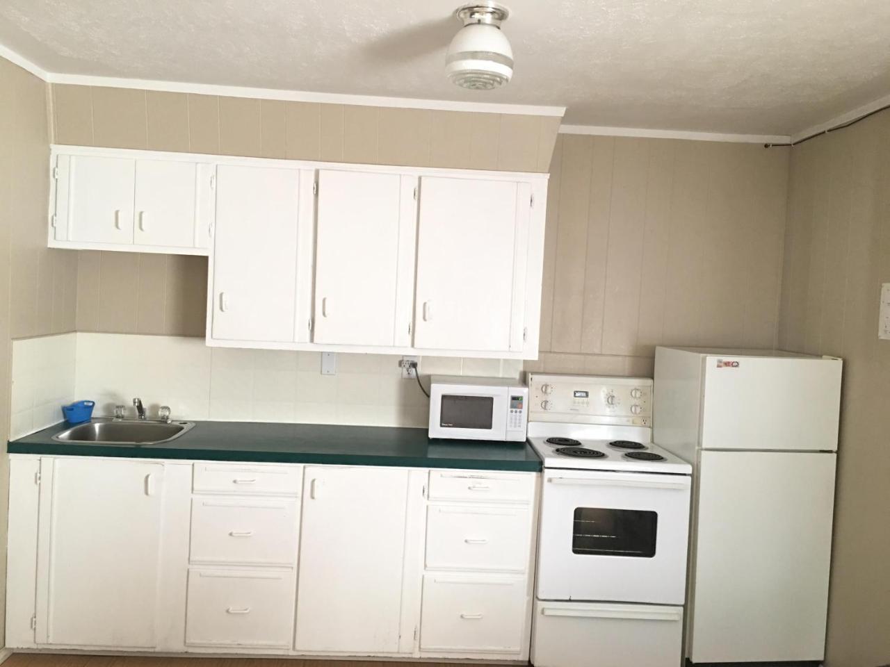 Innisfail Bluebird Motel מראה חיצוני תמונה