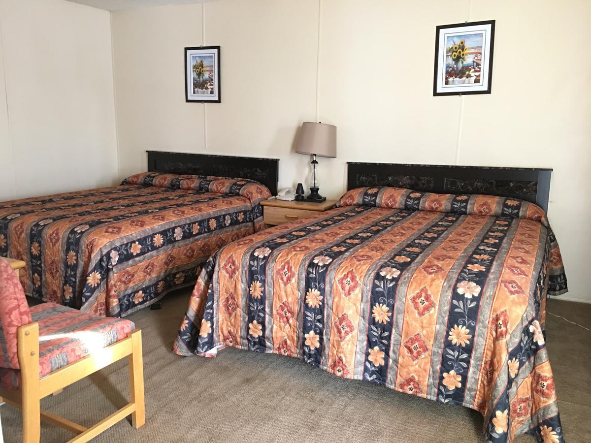 Innisfail Bluebird Motel מראה חיצוני תמונה