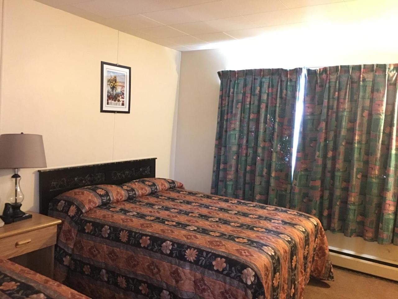 Innisfail Bluebird Motel מראה חיצוני תמונה