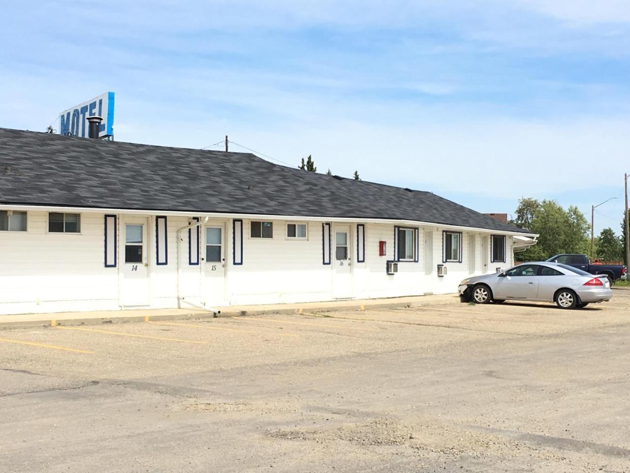 Innisfail Bluebird Motel מראה חיצוני תמונה