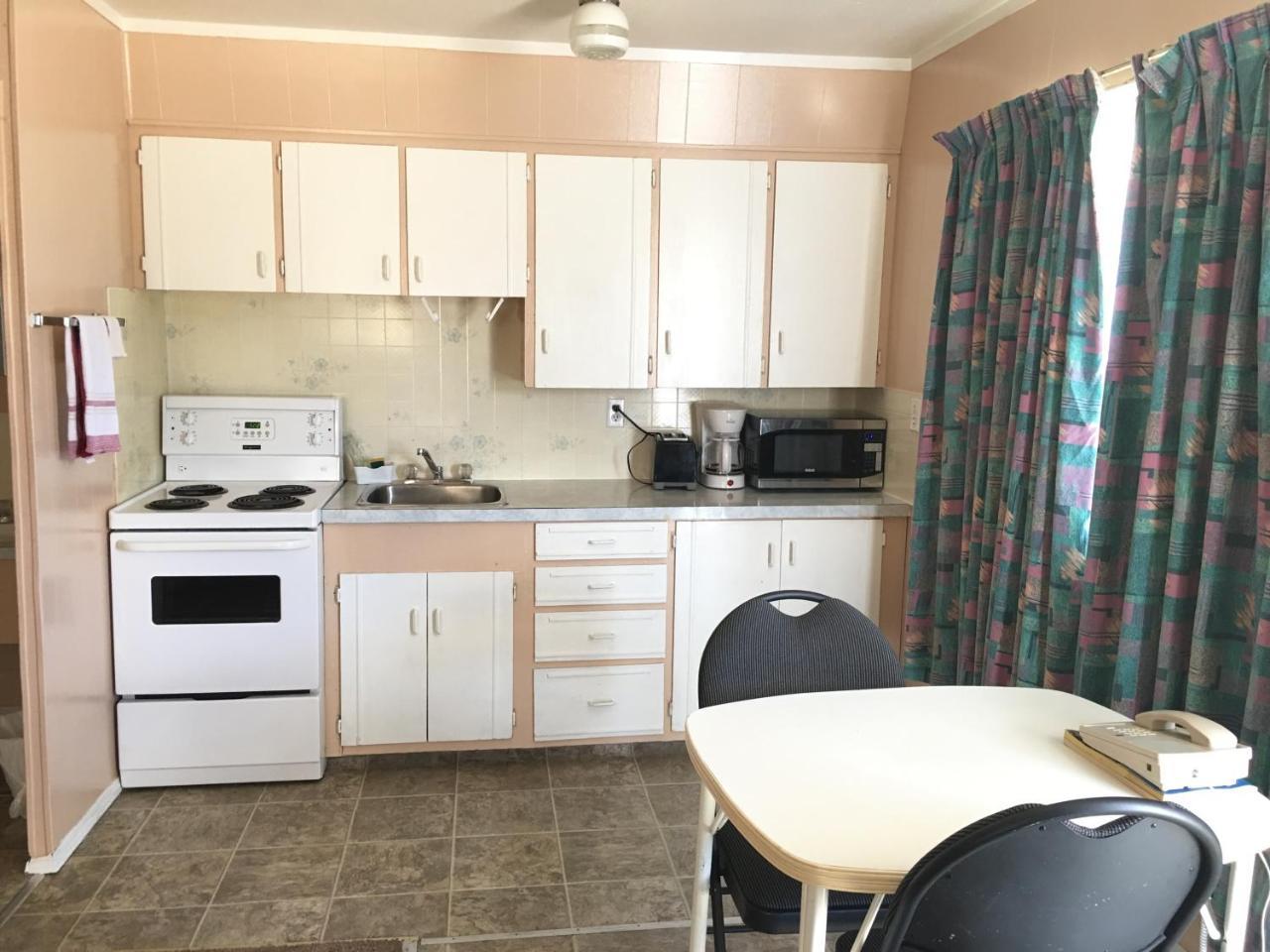 Innisfail Bluebird Motel מראה חיצוני תמונה