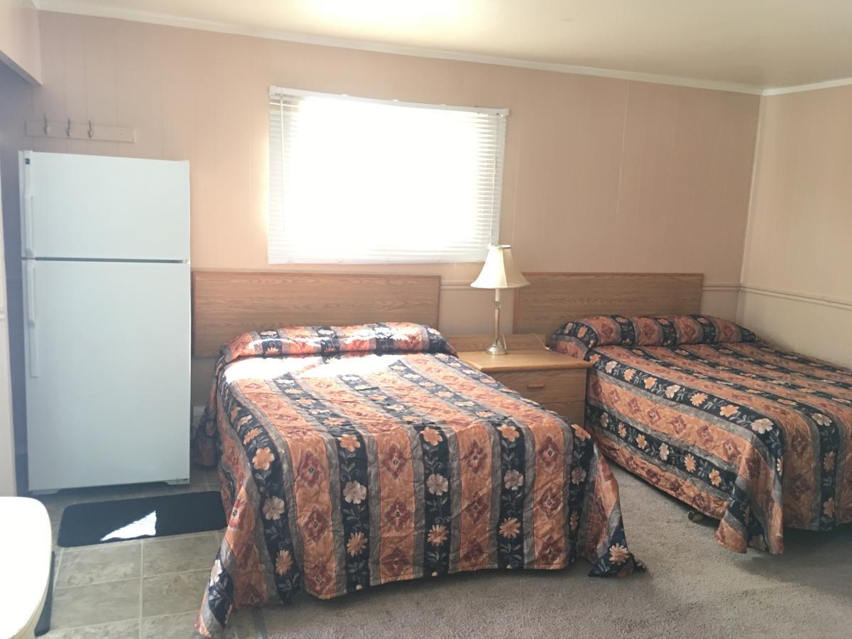 Innisfail Bluebird Motel מראה חיצוני תמונה