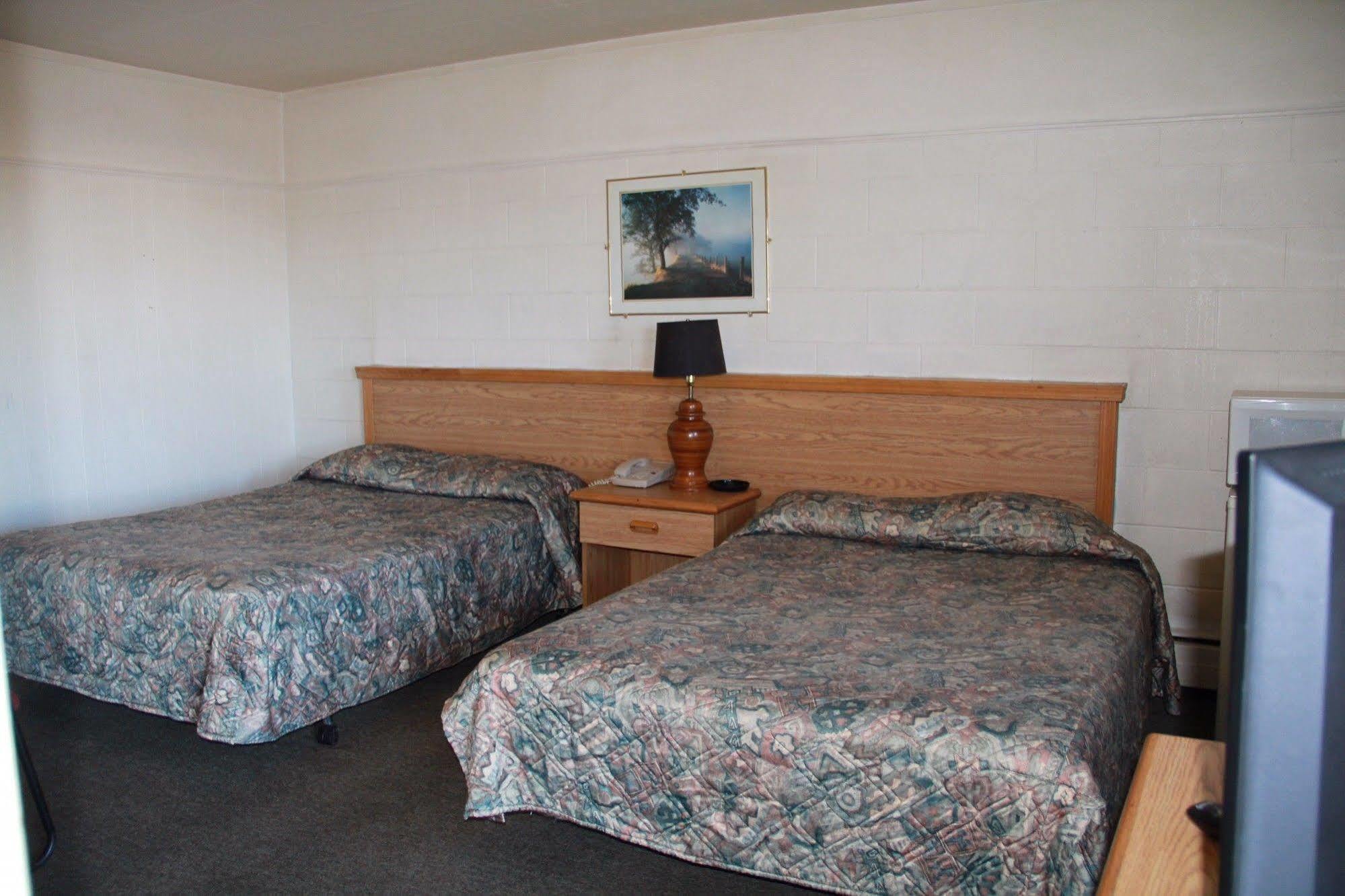 Innisfail Bluebird Motel מראה חיצוני תמונה