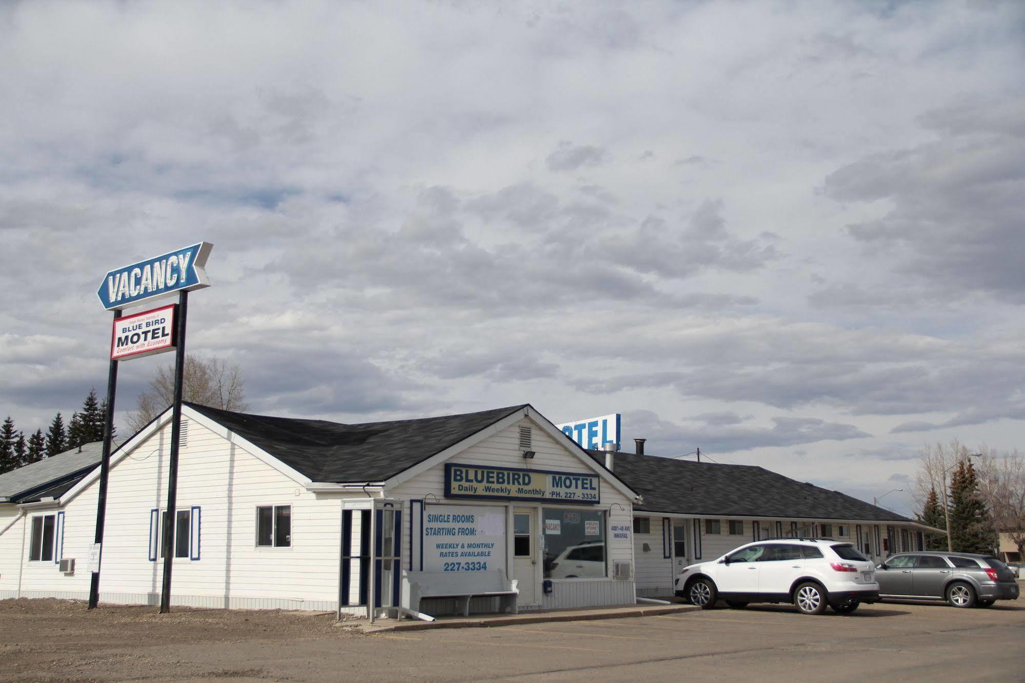 Innisfail Bluebird Motel מראה חיצוני תמונה