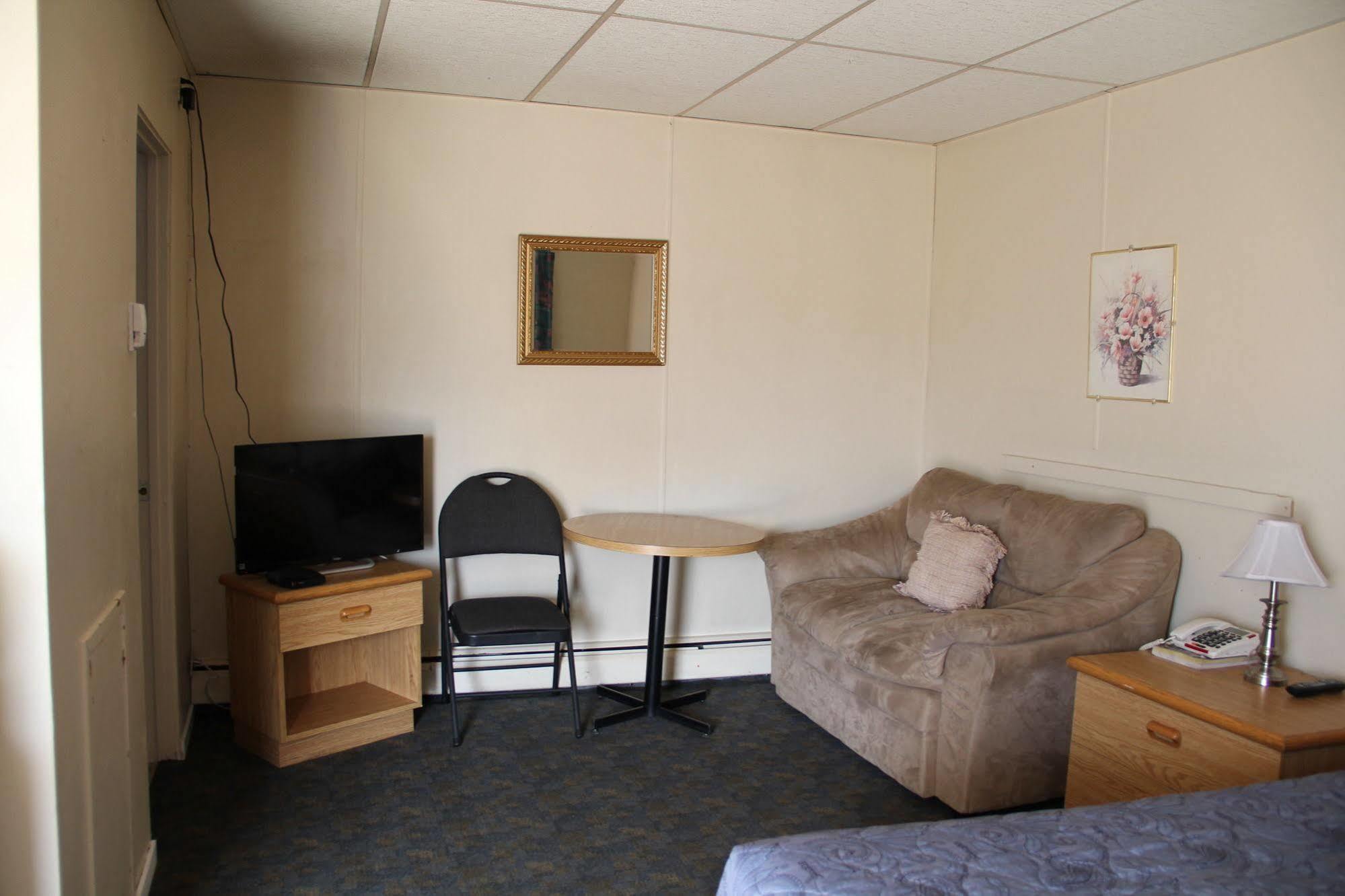 Innisfail Bluebird Motel מראה חיצוני תמונה