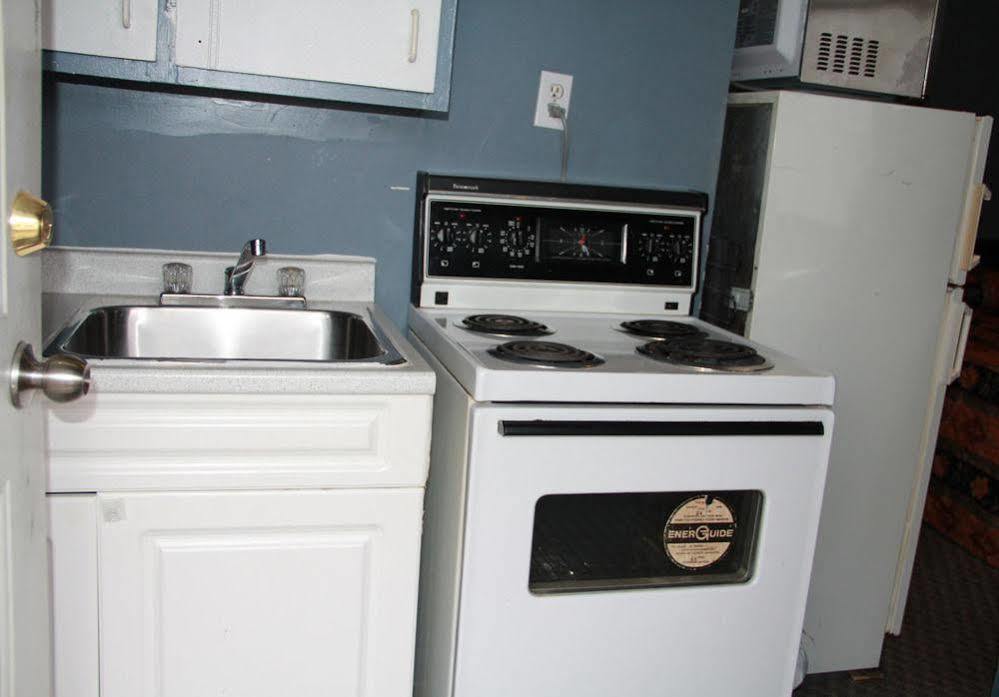 Innisfail Bluebird Motel מראה חיצוני תמונה