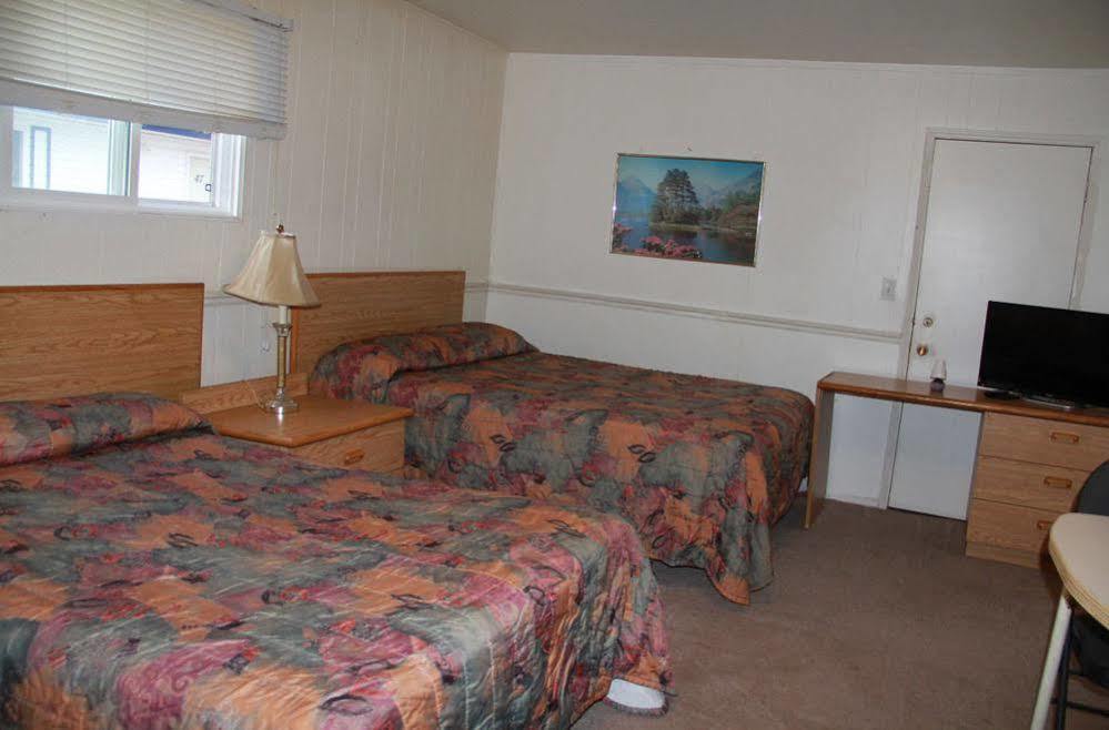 Innisfail Bluebird Motel מראה חיצוני תמונה