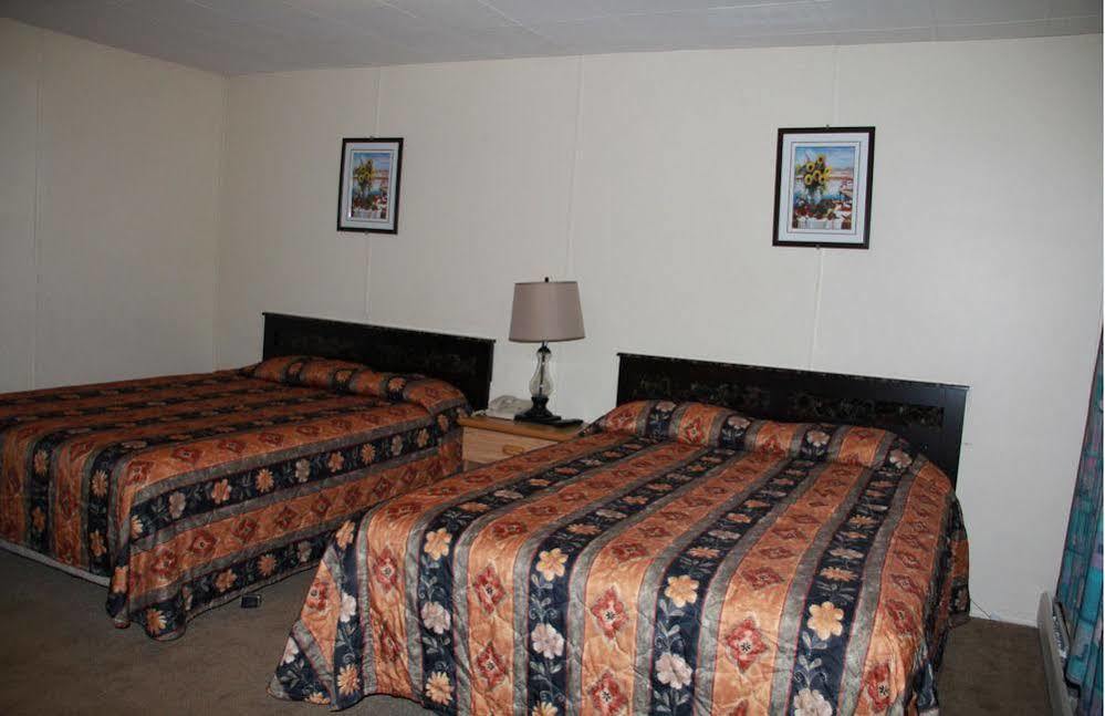 Innisfail Bluebird Motel מראה חיצוני תמונה
